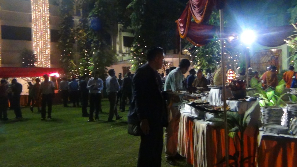Ký sự cúng dường các đền thần “Ganga Aarti” tại sông Hằng