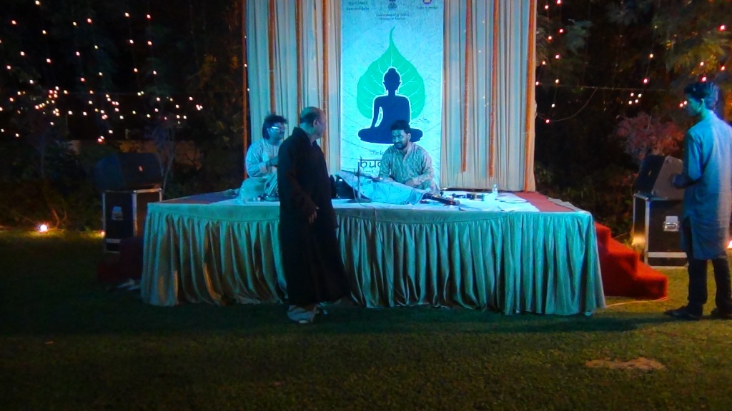 Ký sự cúng dường các đền thần “Ganga Aarti” tại sông Hằng
