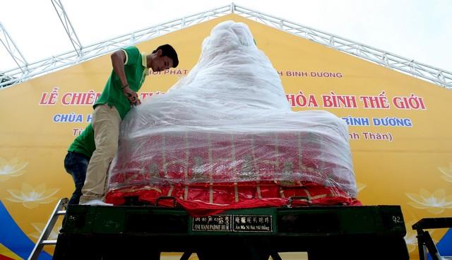 Bình Dương: Lễ cung nghinh Phật Ngọc Hòa Bình Thế Giới