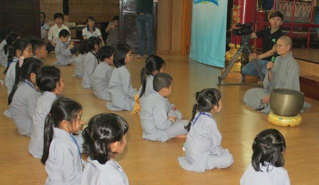 TP. Hồ Chí Minh: Phóng sự ảnh - Khóa tu: Gieo Hạt Từ Tâm - kì 53 với chủ đề: Chắp Tay Niệm Phật