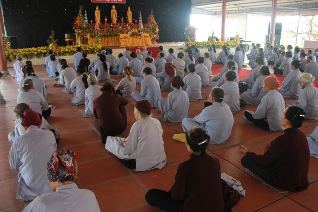 Thái Bình: Lễ vía Phật A Di Đà tại chùa Văn Môn