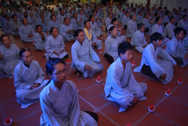 Thái Bình: Lễ vía Phật A Di Đà tại chùa Văn Môn