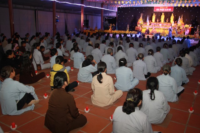 Thái Bình: Lễ vía Phật A Di Đà tại chùa Văn Môn