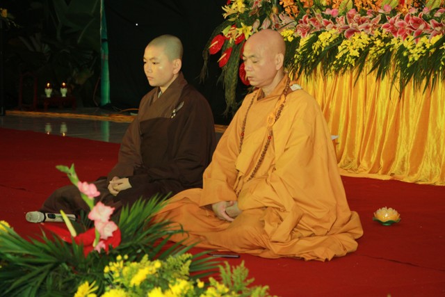 Thái Bình: Lễ vía Phật A Di Đà tại chùa Văn Môn
