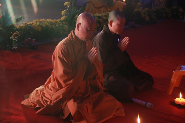 Thái Bình: Lễ vía Phật A Di Đà tại chùa Văn Môn