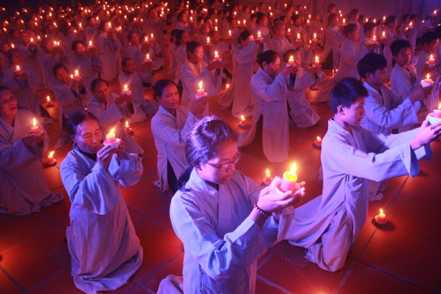 Thái Bình: Lễ vía Phật A Di Đà tại chùa Văn Môn