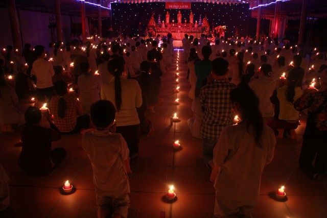 Thái Bình: Lễ vía Phật A Di Đà tại chùa Văn Môn