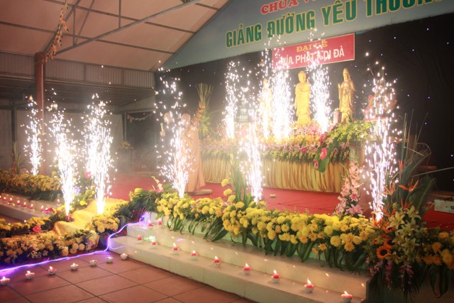 Thái Bình: Lễ vía Phật A Di Đà tại chùa Văn Môn
