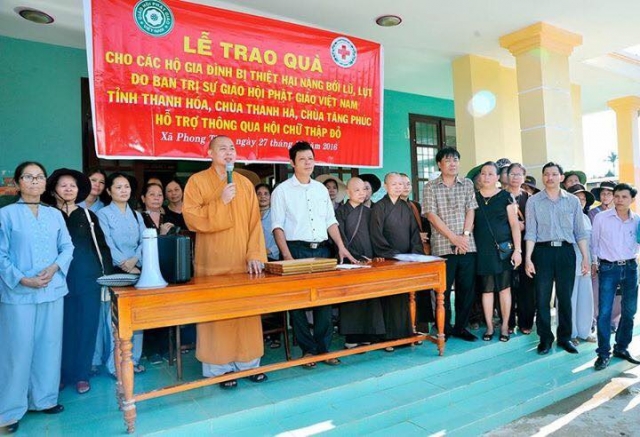 Thanh Hóa: PG tỉnh tặng 900 suất quà đợt I đến đồng bào miền Trung
