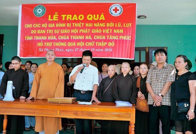Thanh Hóa: PG tỉnh tặng 900 suất quà đợt I đến đồng bào miền Trung