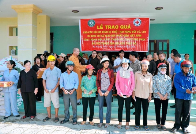 Thanh Hóa: PG tỉnh tặng 900 suất quà đợt I đến đồng bào miền Trung