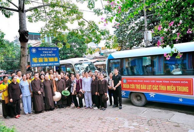 Thanh Hóa: PG tỉnh tặng 900 suất quà đợt I đến đồng bào miền Trung