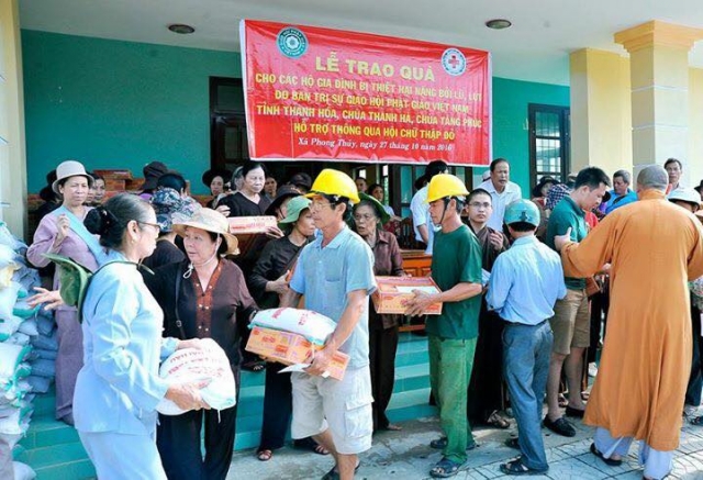 Thanh Hóa: PG tỉnh tặng 900 suất quà đợt I đến đồng bào miền Trung