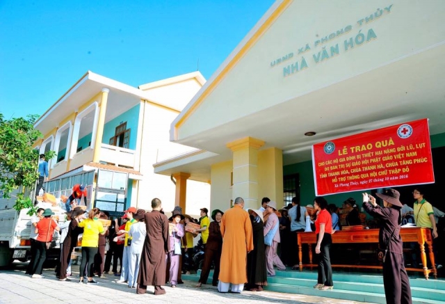 Thanh Hóa: PG tỉnh tặng 900 suất quà đợt I đến đồng bào miền Trung