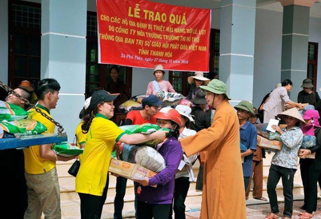 Thanh Hóa: PG tỉnh tặng 900 suất quà đợt I đến đồng bào miền Trung