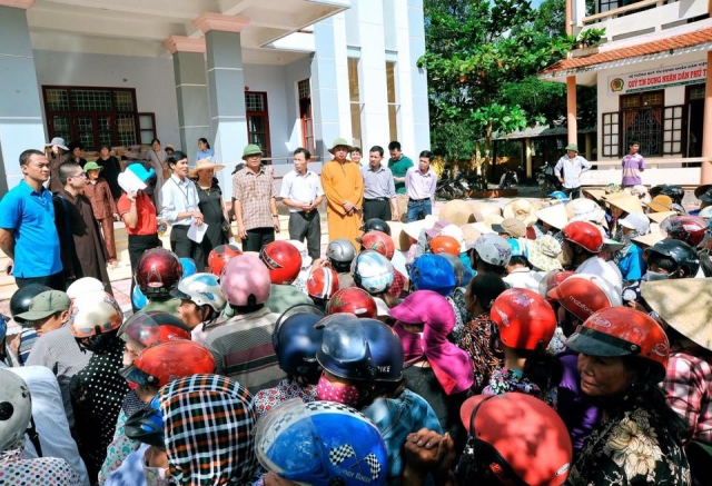 Thanh Hóa: PG tỉnh tặng 900 suất quà đợt I đến đồng bào miền Trung