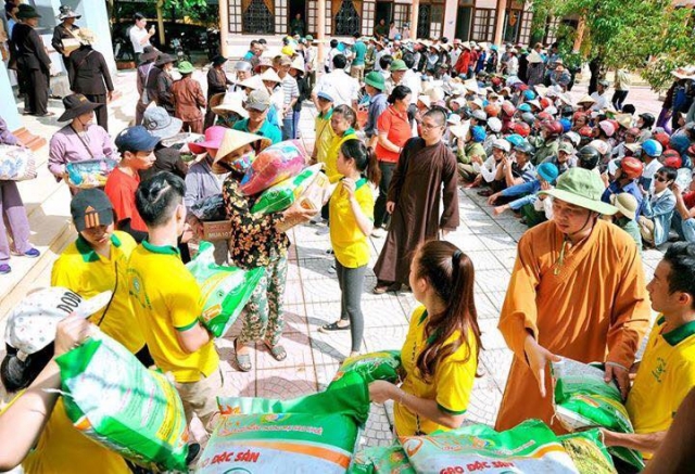 Thanh Hóa: PG tỉnh tặng 900 suất quà đợt I đến đồng bào miền Trung
