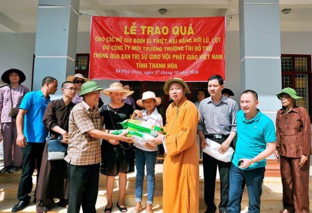 Thanh Hóa: PG tỉnh tặng 900 suất quà đợt I đến đồng bào miền Trung