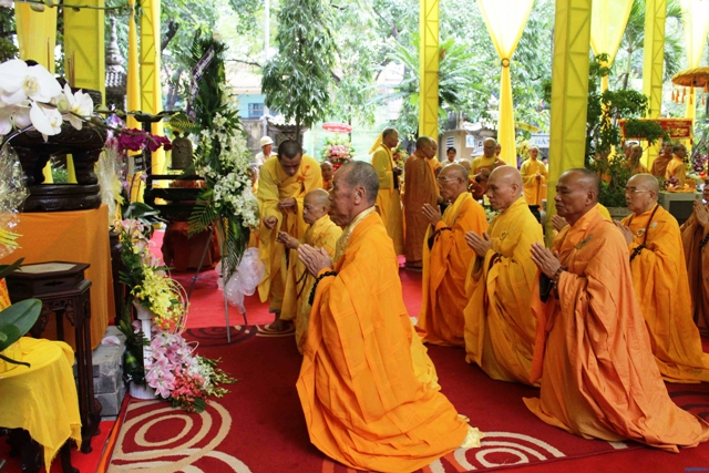 Các đoàn viếng HT. Thích Thiện Bình