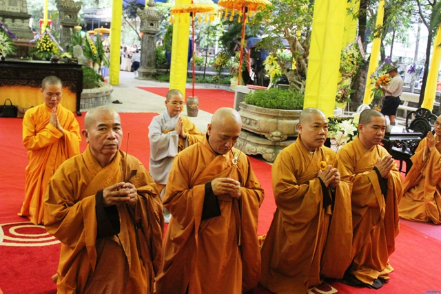 Các đoàn viếng HT. Thích Thiện Bình