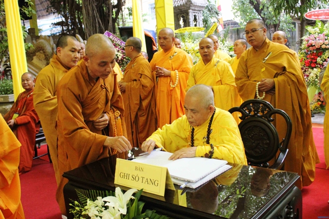 Các đoàn viếng HT. Thích Thiện Bình