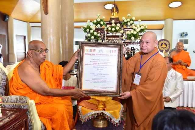 HT. Thích Thiện Nhơn nhận bằng tiến sĩ danh dự nhân ngày suy tôn Tăng vương Thái Lan