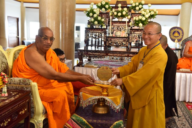 HT. Thích Thiện Nhơn nhận bằng tiến sĩ danh dự nhân ngày suy tôn Tăng vương Thái Lan
