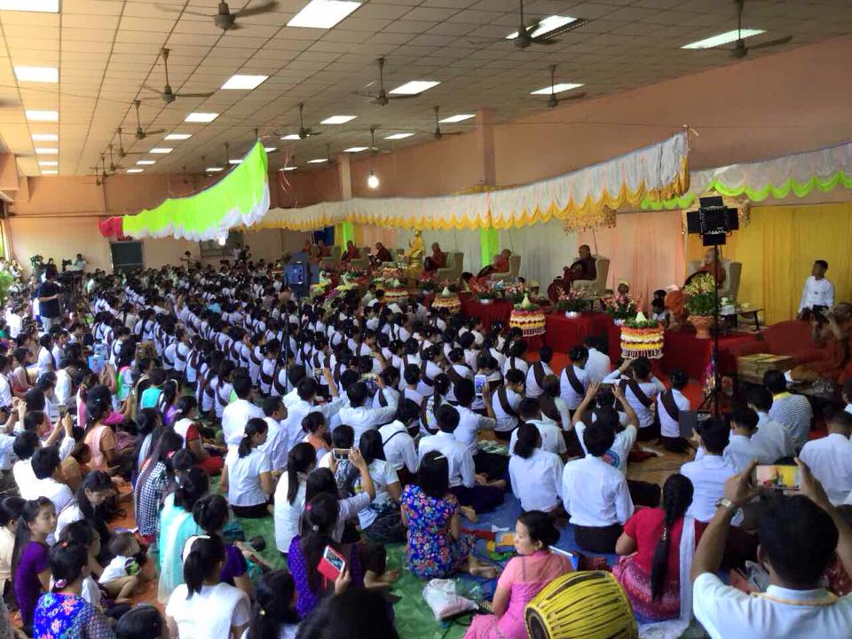 Thái lan: cung nghinh các Ngài Tam Tạng của Miến Điện giảng pháp và tụng kinh
