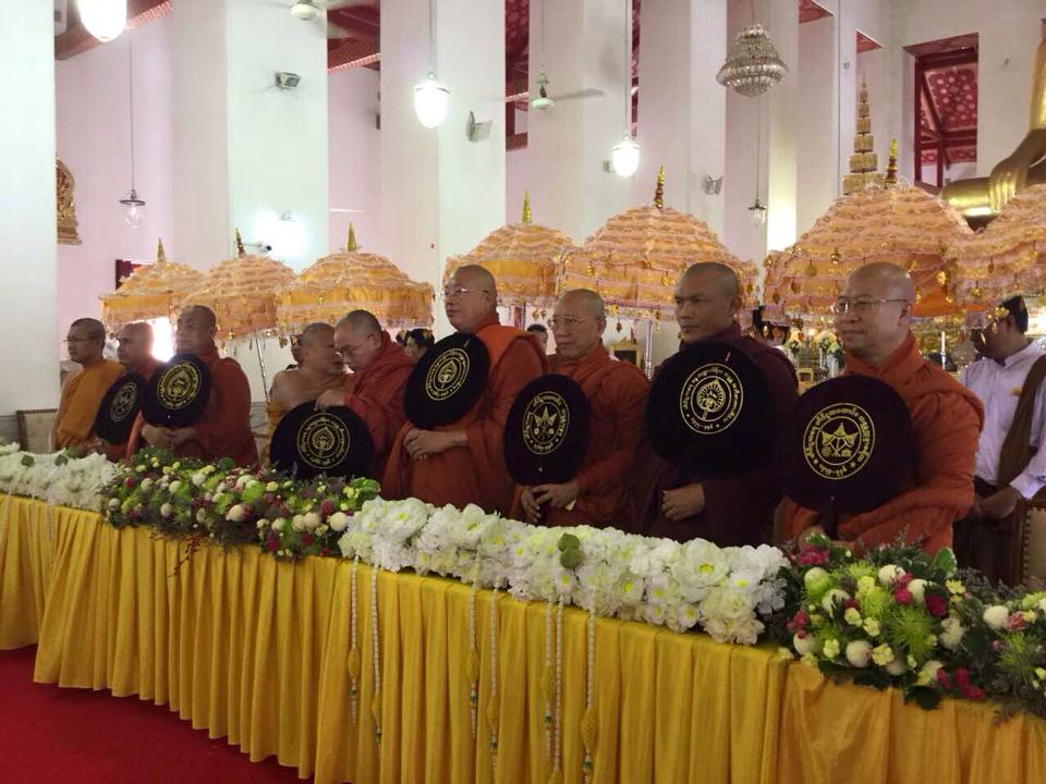 Thái lan: cung nghinh các Ngài Tam Tạng của Miến Điện giảng pháp và tụng kinh