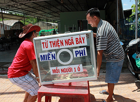 Những thùng từ thiện ở bệnh viện đa khoa thị xã Giá Rai