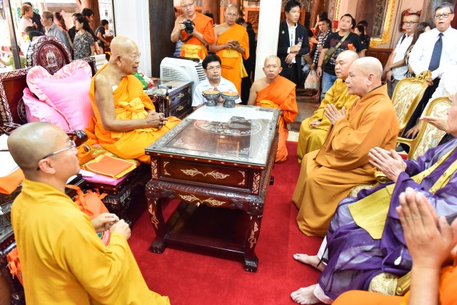 HT. Thích Thiện Nhơn nhận bằng tiến sĩ danh dự nhân ngày suy tôn Tăng vương Thái Lan