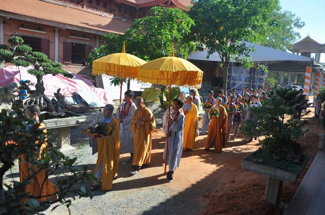 HT Thích Trí Quảng đến thăm người khiếm thị Chùa Thiên Quang