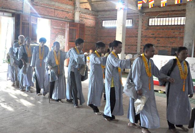 HT Thích Trí Quảng đến thăm người khiếm thị Chùa Thiên Quang