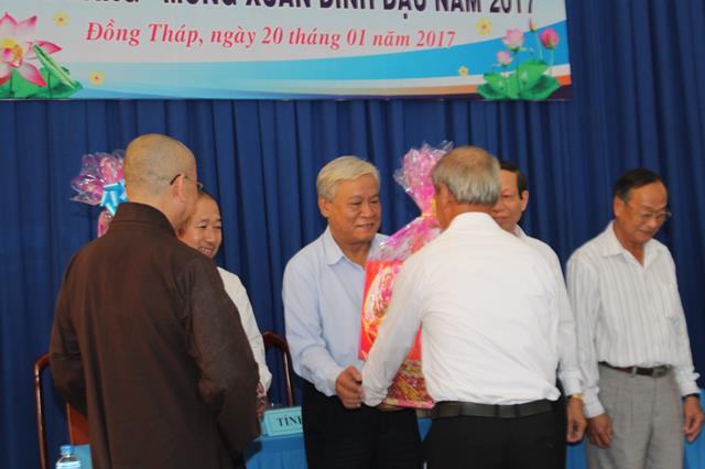 Phật giáo Đồng Tháp chúc tết Chính quyền tỉnh