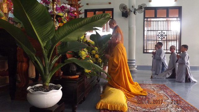 Lễ chùa đầu năm