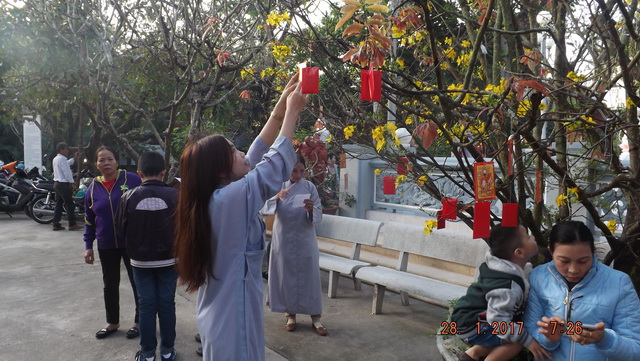 Lễ chùa đầu năm