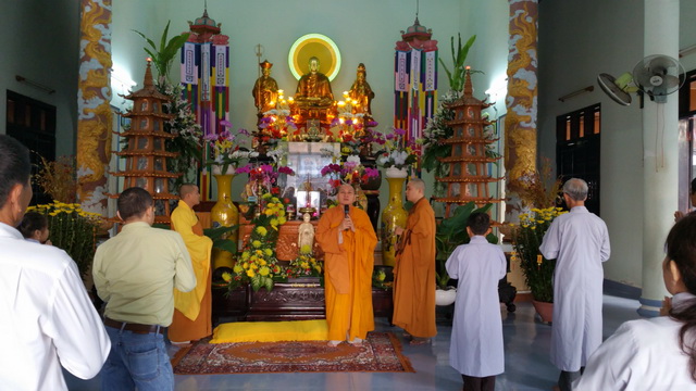 Lễ chùa đầu năm