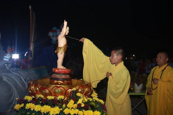 Phật giáo Tĩnh Gia tổ chức đêm văn nghệ,hoa đăng kính mừng Phật đản