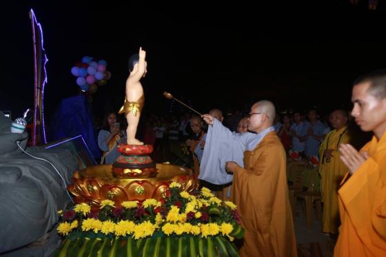 Phật giáo Tĩnh Gia tổ chức đêm văn nghệ,hoa đăng kính mừng Phật đản
