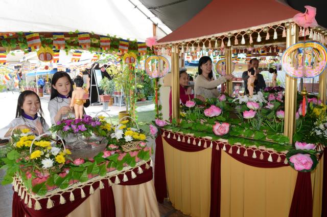 Đại lễ Phật đản PL. 2561 tại tu viện Huyền Không San Jose,Hoa Kỳ
