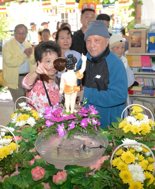 Đại lễ Phật đản PL. 2561 tại tu viện Huyền Không San Jose,Hoa Kỳ