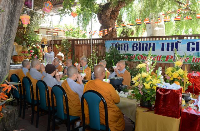 Đại lễ Phật đản PL. 2561 tại tu viện Huyền Không San Jose,Hoa Kỳ