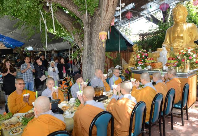 Đại lễ Phật đản PL. 2561 tại tu viện Huyền Không San Jose,Hoa Kỳ