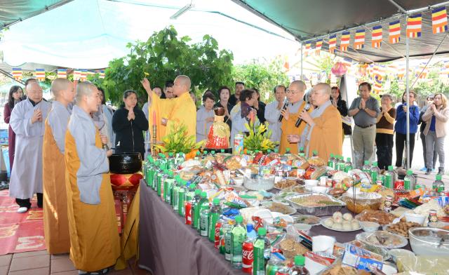 Đại lễ Phật đản PL. 2561 tại tu viện Huyền Không San Jose,Hoa Kỳ