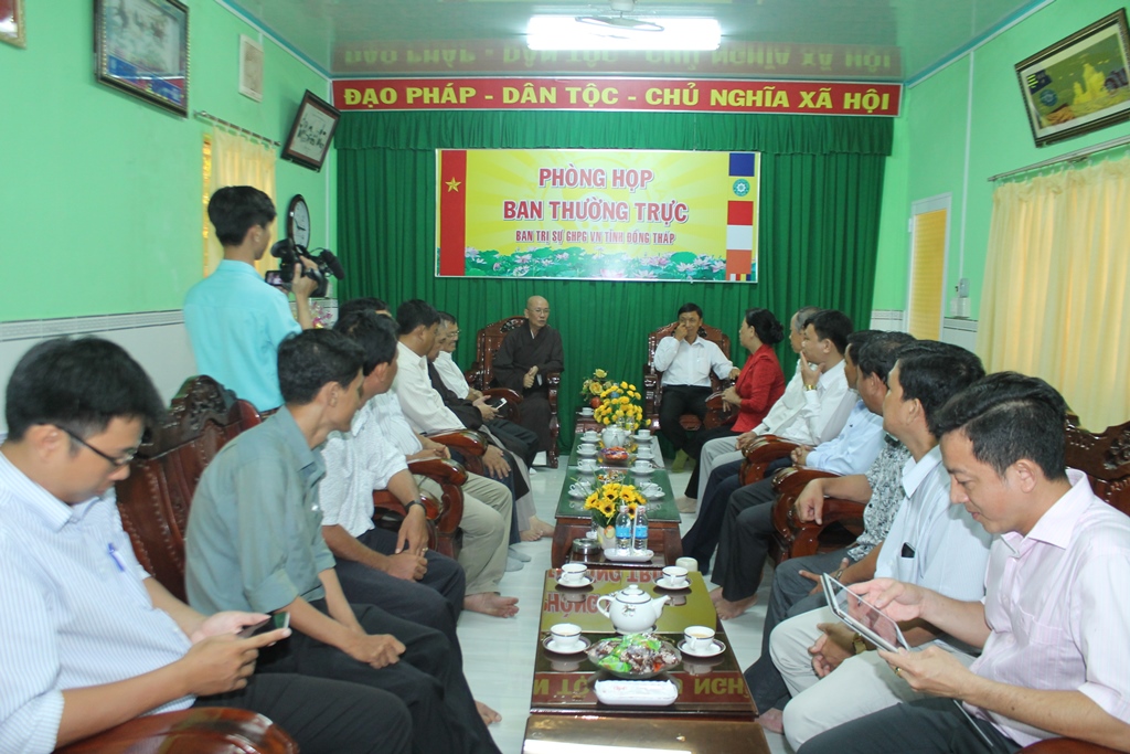 Đồng Tháp: Lãnh đạo Thành Phố Sa Đéc thăm viếng dịp Phật đản