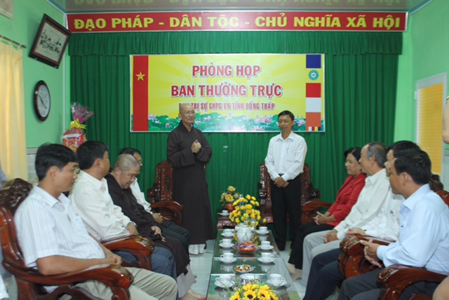 Đồng Tháp: Lãnh đạo Thành Phố Sa Đéc thăm viếng dịp Phật đản
