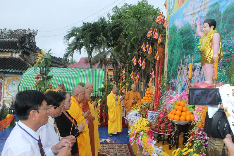 Trang nghiêm Đại lễ Phật đản PL. 2561 tại Đồng Tháp