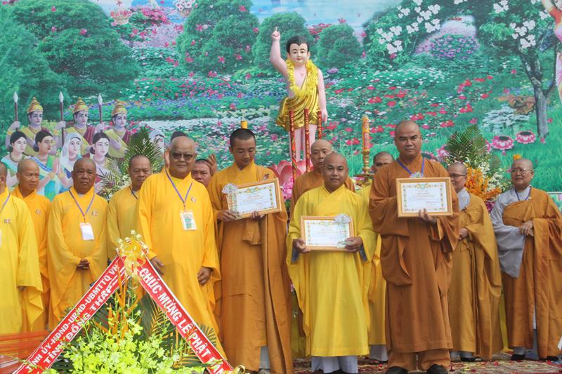 Trang nghiêm Đại lễ Phật đản PL. 2561 tại Đồng Tháp