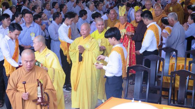 Phật Giáo Huyện Hàm Tân Long Long Trọng Cử Hành Đại Lễ Phật Đản