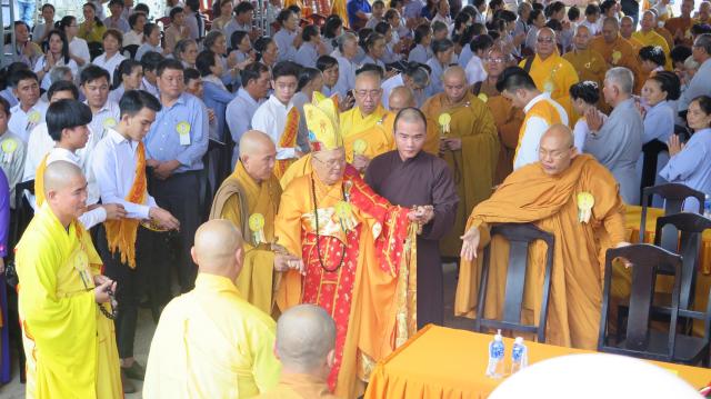 Phật Giáo Huyện Hàm Tân Long Long Trọng Cử Hành Đại Lễ Phật Đản